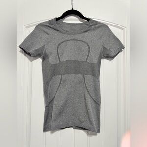 Lululemon Swiftly Tech Short Sleeve Crew in Heathered Slate